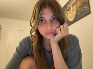 TheolaKassis live cam preview
