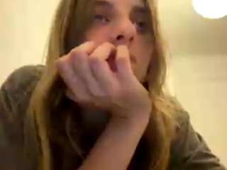 TheolaKassis live cam preview