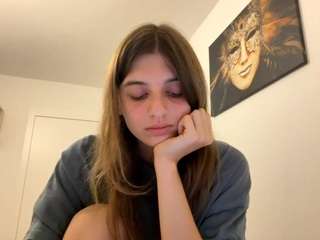 TheolaKassis live cam preview