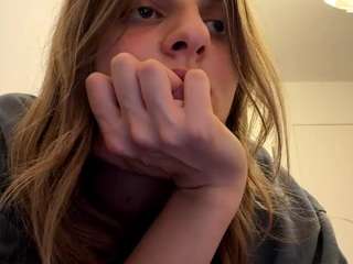 TheolaKassis live cam preview