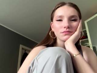 该模特正在直播。 cyndyvranicar