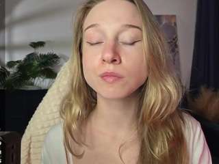 le modèle elve-vesper est en webcam porno dans un show sur le site camsoda, il possède les tags suivants: ahegao,anal,anal toys,blowjob,blue eyes,butt plug,deepthroat,erotic dance,no drinking,normal,skinny,hd