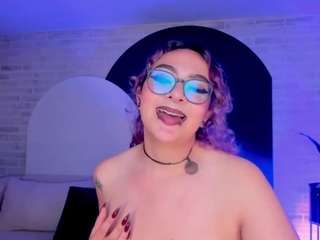 le modèle loiseharper est en webcam porno dans un show sur le site camsoda, il possède les tags suivants: ahegao,blowjob,brown eyes,deepthroat,doggy style,fingering,natural,orgasm,twerk,big tits,hd,latina