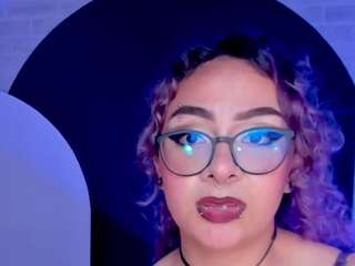 le modèle loiseharper est en webcam porno dans un show sur le site camsoda, il possède les tags suivants: ahegao,blowjob,brown eyes,deepthroat,doggy style,fingering,natural,orgasm,twerk,big tits,hd,latina