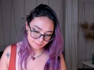 Live cam show with LoiseHarper