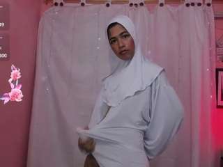Model ini sedang live sekarang. nadiakarim