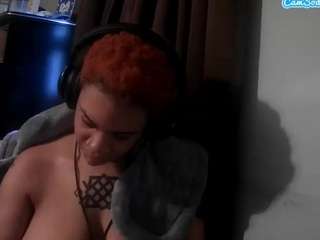 Este modelo está ao vivo agora. nickytheehawtie