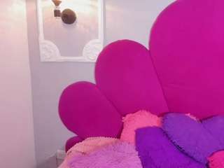 Raven-loove live cam on CamSoda