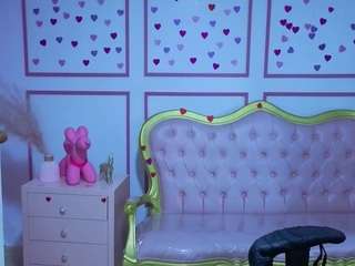 هذا النموذج مباشر الآن. lia-harper-t