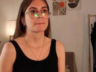 le modèle marylouiseraza est en webcam porno dans un show sur le site camsoda, il possède les tags suivants: armpits,striptease,public,role play,sexy,shaved pussy,skinny,small tits,smoking,solo,spank,student,ass,sweet,tease,teen (18+),thin,thong,tiny tits,twerk