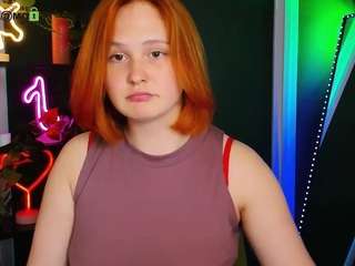 Ten model jest teraz na żywo. olivia-astor