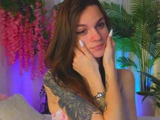 Model ini sedang live sekarang. evahair