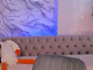 lonny-peach's live room