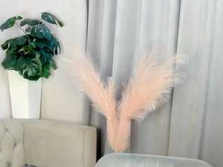 lonny-peach's live room