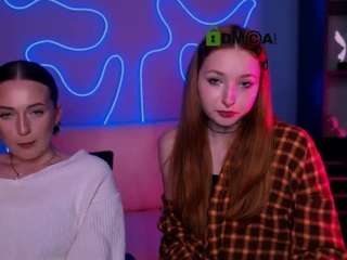 Ten model jest teraz na żywo. luvmiraya