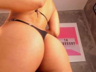 This model is live right now. sweet-samaantha