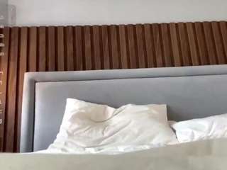 该模特正在直播。 kimberlierapp