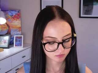 Este modelo está en vivo ahora. kira-limerd