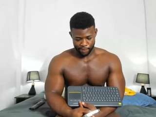 le modèle michael-donovan est en webcam porno dans un show sur le site camsoda, il possède les tags suivants: anal toys,bbc,black hair,brown eyes,cock rating,ebony,facial,handjob,latino,muscular,no drinking,no smoking,orgasm,smoking,hd