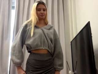 romeliadom Live Webcam on CamSoda