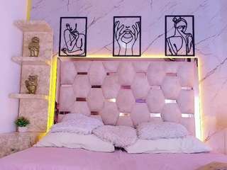 queenmiranda4 live webcam show