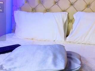 Live cam show with scaryfire