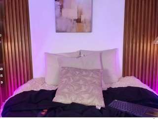 le modèle stefyharris est en webcam porno dans un show sur le site camsoda, il possède les tags suivants: anal,sex toys,lush,mature,middle aged,milf,natural,nature,nipple piercings,oil,pussy,shaved pussy,lingerie,smoking,spank,spanking,squirt,squirter,striptease,tattoos