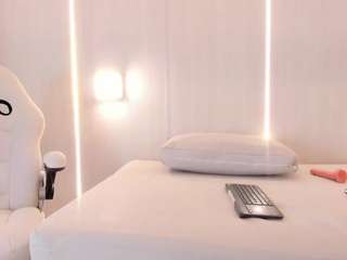 le modèle alena-saffe est en webcam porno dans un show sur le site camsoda, il possède les tags suivants: black hair,brown eyes,curvy,lovense,no drinking,no smoking,small tits,teen 18,toys,young adult,hd
