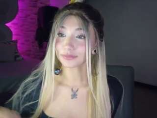 arianamodel19 webcam