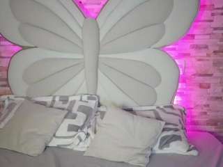 Ariana-Romero19