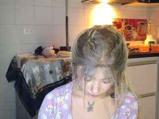 Ariana-Romero19