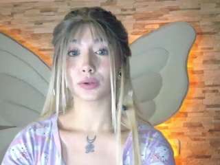 Ariana-Romero19
