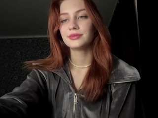 该模特正在直播。 estherciocca