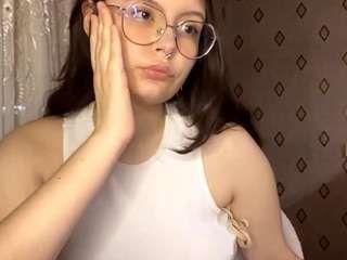 Bu model şu anda canlı. eulahsilverthorne