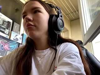 le modèle gwendawanders est en webcam porno dans un show sur le site camsoda, il possède les tags suivants: amateur,public,anal,naked,natural,nipple piercings,no drinking,no smoking,orgasm,pov,pussy,full nudity,sex toys,skinny,spank,squirter,strip,tattoos,tease,teen 18