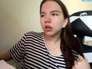 le modèle gwendawanders est en webcam porno dans un show sur le site camsoda, il possède les tags suivants: amateur,public,anal,naked,natural,nipple piercings,no drinking,no smoking,orgasm,pov,pussy,full nudity,sex toys,skinny,spank,squirter,strip,tattoos,tease,teen 18
