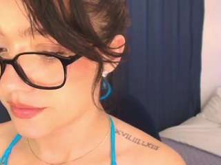 Live cam show with itsliaa