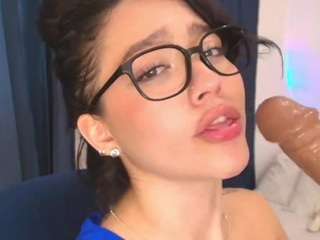 Live cam show with itsliaa