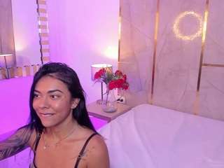 Model ini sedang live sekarang. kendaljacobs