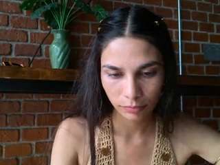 Este modelo está ao vivo agora. lanettedreith