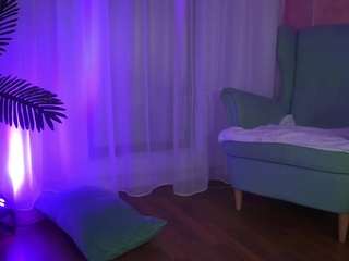 LeilaBie live cam — brown eyes, dirty talk, facial piercings