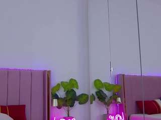 Nadia live webcam show