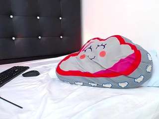 Acest model este live acum. littlehoneyx