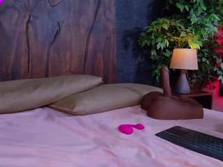 MiiaStonnee live webcam show