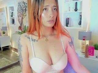 该模特正在直播。 zoetaylorl