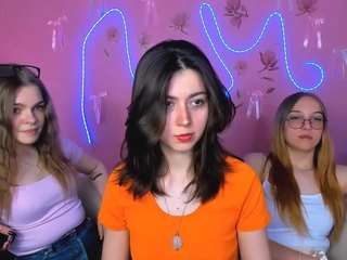Questo modello è in diretta ora. alorea-faye