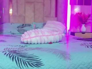 le modèle angeles-rouse est en webcam porno dans un show sur le site camsoda, il possède les tags suivants: ass bouncing,black hair,brown eyes,erotic dance,lovense,normal,teen 18,toys,young adult,hd