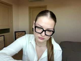 Este modelo está ao vivo agora. charlottbogus