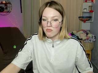 Ten model jest teraz na żywo. elin-bliss