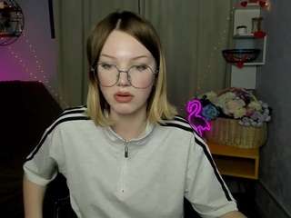 Este modelo está en vivo ahora. elin-bliss